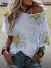 Load image into Gallery viewer, Women's loose-fit daisy print T-shirt