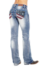 Load image into Gallery viewer, Calça jeans stretch bootcut com wash e estampa da bandeira americana