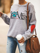 Load image into Gallery viewer, Sudadera Dog Love Heart Design