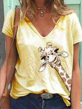 Load image into Gallery viewer, Camiseta estampada de manga corta con cuello de pico