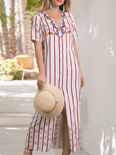 Load image into Gallery viewer, Vestido camisero estampado con cuello de pico para mujer