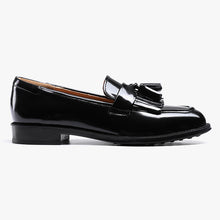 Load image into Gallery viewer, Classic fringed loafers in black / burgundy
