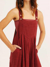 Load image into Gallery viewer, Macacão com bolsos de gola quadrada