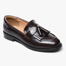 Load image into Gallery viewer, Classic fringed loafers in black / burgundy