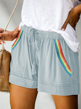 Load image into Gallery viewer, Shorts casuales con costuras de rayas arcoíris
