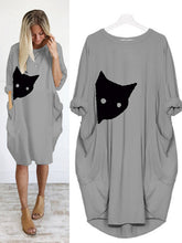 Load image into Gallery viewer, Camiseta com estampa de gato de desenho animado vestido de bolso