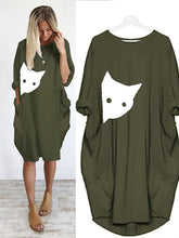 Load image into Gallery viewer, Camiseta com estampa de gato de desenho animado vestido de bolso