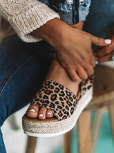 Load image into Gallery viewer, Sandálias femininas europeias e americanas de leopardo Sandálias femininas de linho grosso com alças baixas