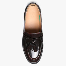 Load image into Gallery viewer, Classic fringed loafers in black / burgundy