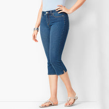 Load image into Gallery viewer, 70s mid-rise stretch denim capri pants