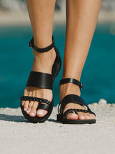 Load image into Gallery viewer, Sandalias planas con corte romano para mujer