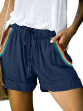 Load image into Gallery viewer, Shorts casuales con costuras de rayas arcoíris