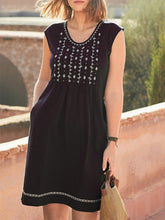 Load image into Gallery viewer, Vestido feminino bordado sem mangas