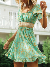 Load image into Gallery viewer, Vestido bohemio corto con manga abullonada y cuello cuadrado
