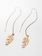 Load image into Gallery viewer, Pendientes de hoja de plumas de oro vintage
