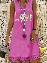 Load image into Gallery viewer, Sleeveless V-neck dress with daisy print
