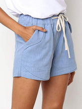 Load image into Gallery viewer, Shorts casuais femininos de algodão e linho com cordão elástico
