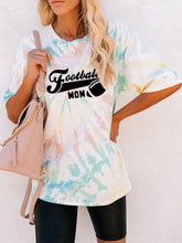 Load image into Gallery viewer, Camiseta pintada de mamãe de futebol feminino
