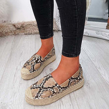 Load image into Gallery viewer, Women's Knitted Round Toe Fashion Shoes
