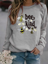 Load image into Gallery viewer, Moletom BEE KIND feminino com gola redonda
