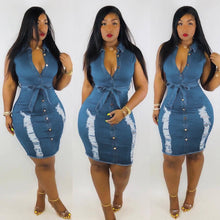 Load image into Gallery viewer, Vestido jeans com laço e botões
