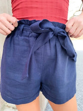 Load image into Gallery viewer, Women's lace-up cotton and linen shorts
