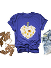 Load image into Gallery viewer, Women's Daisy Print Short Sleeve T-Shirt
