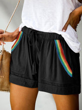 Load image into Gallery viewer, Shorts casuales con costuras de rayas arcoíris
