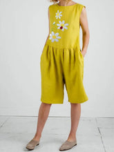 Load image into Gallery viewer, Macacão feminino com estampa floral
