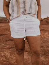 Load image into Gallery viewer, Women's Plus Size Casual Cotton and Linen Pocket Shorts
