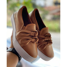 Load image into Gallery viewer, Women's flat shoes with leather bow
