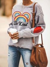 Load image into Gallery viewer, Seja gentil, arco-íris, amor sudadera gris
