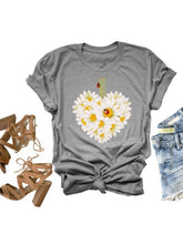 Load image into Gallery viewer, Women's Daisy Print Short Sleeve T-Shirt
