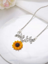 Load image into Gallery viewer, Sunflower Pearl Leaf Pendat Necklace
