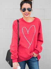 Load image into Gallery viewer, Sudadera con capucha y estampado de corazones
