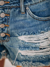 Load image into Gallery viewer, Shorts jeans femininos com estampa de patas de cachorro
