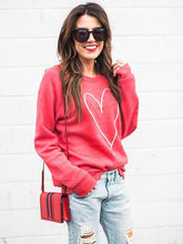 Load image into Gallery viewer, Sudadera con capucha y estampado de corazones
