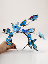 Load image into Gallery viewer, Tiara colorida em forma de coroa de borboleta
