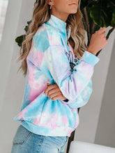 Load image into Gallery viewer, Moletom feminino tie dye com estampa de pata de cachorro de girassol
