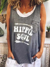 Load image into Gallery viewer, Camiseta sem mangas com strass HIPPIL SOUL e letras impressas em cor sólida
