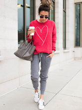 Load image into Gallery viewer, Sudadera con capucha y estampado de corazones
