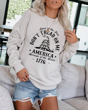 Load image into Gallery viewer, Don't Tread On Me American Pride Flag Sudadera
