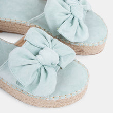 Load image into Gallery viewer, Rosette slippers

