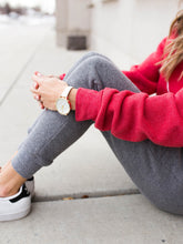 Load image into Gallery viewer, Sudadera con capucha y estampado de corazones
