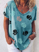 Load image into Gallery viewer, Camiseta feminina com estampa de pata de cachorro colorida
