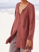 Load image into Gallery viewer, Cómoda camisa abotonada en algodón y lino para mujer con bolsillo de parche
