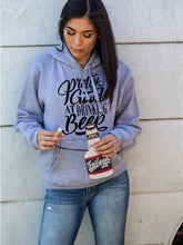 Load image into Gallery viewer, Muito bom em beber cerveja sudaderas con capucha
