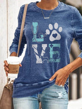 Load image into Gallery viewer, Moletom LOVE feminino com estampa de pata
