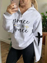 Load image into Gallery viewer, Moletom com zíper feminino Grace Upon Grace
