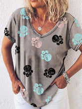 Load image into Gallery viewer, Camiseta feminina com estampa de pata de cachorro colorida
